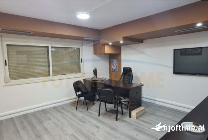 Qira, Ambient, Petronini, Tirane